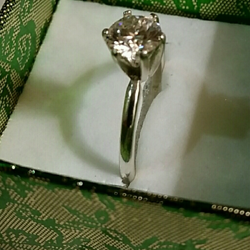 Genuine COLORLESS Moissanite 1.00 Ctw .925 😍😍😘 - Picture 4 of 7
